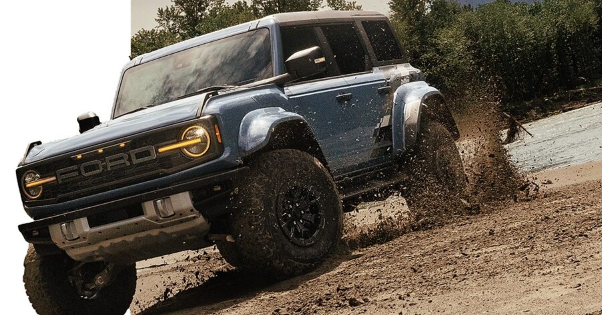 Ford Bronco exterior drifting through the mud and dirt