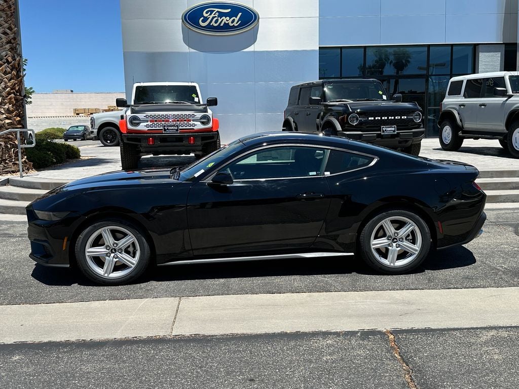 2026 Ford Mustang EcoBoost Fastback - Photo 3