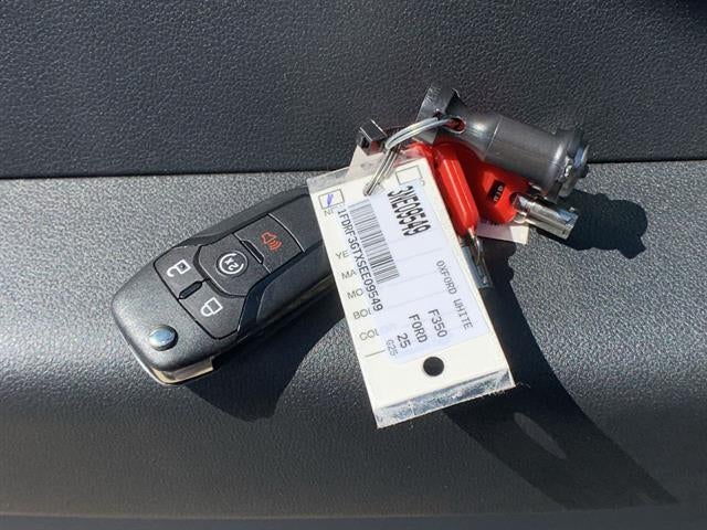 2025 Ford Super Duty F-350 DRW XL 2WD Reg Cab 169" WB 84" CA