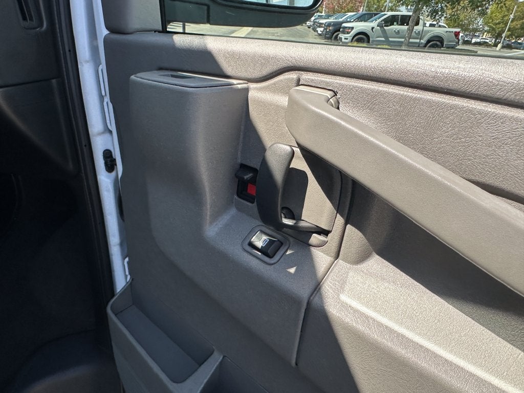 2025 Chevrolet Express 3500 LT Passenger