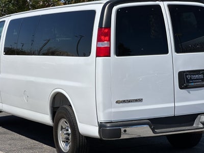 2025 Chevrolet Express 3500 LT Passenger