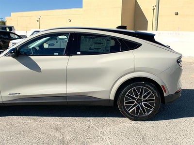 2025 Ford Mustang Mach-E Premium RWD