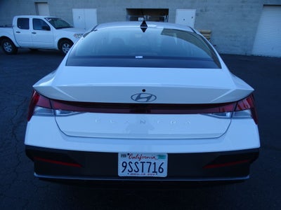 2025 Hyundai Elantra SE