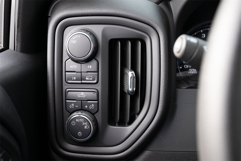 2025 Chevrolet Silverado 1500 Custom