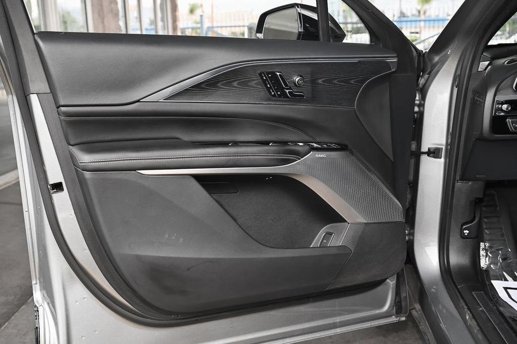 2024 Cadillac LYRIQ Sport 2