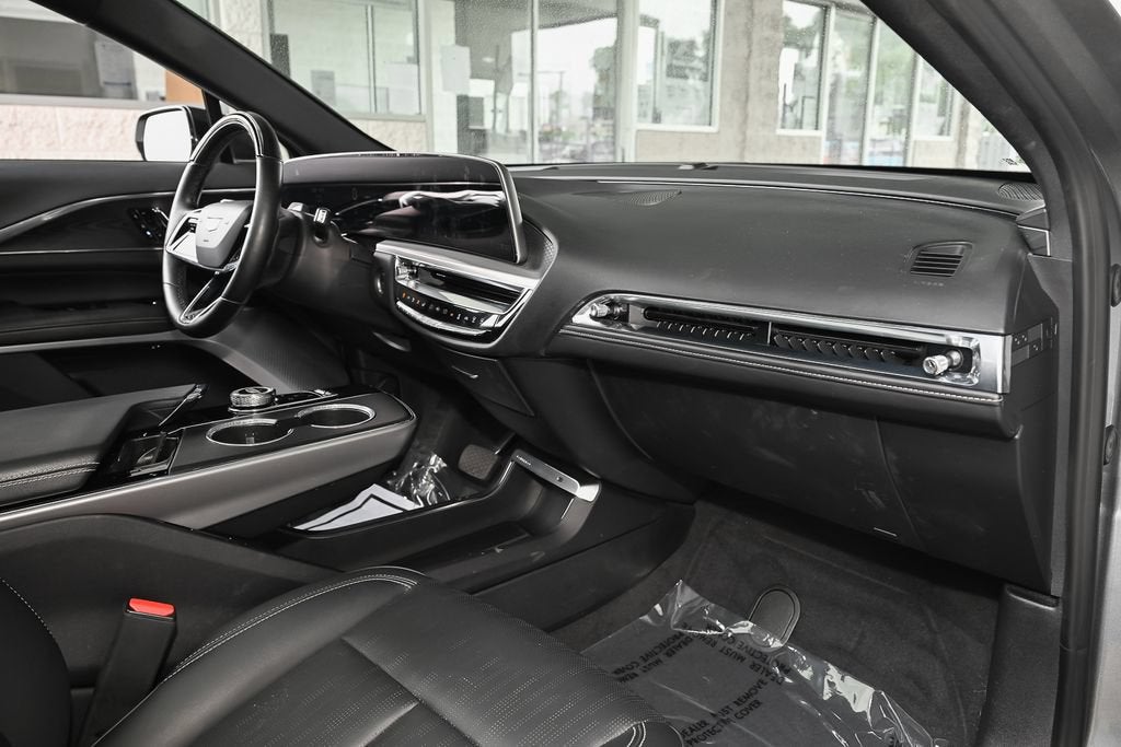 2024 Cadillac LYRIQ Sport 2