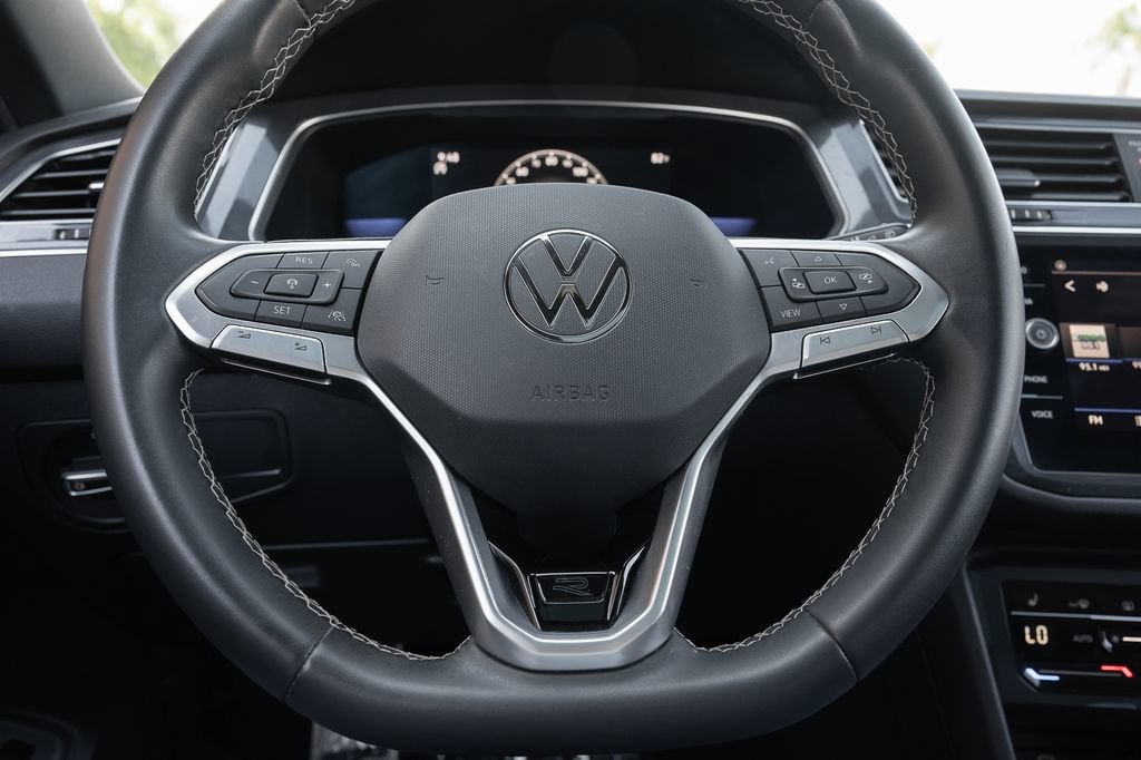 2023 Volkswagen Tiguan SE R-Line Black