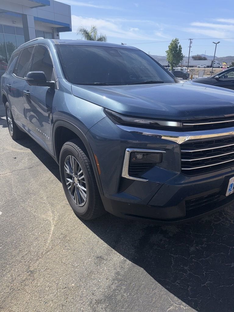 2025 Chevrolet Traverse LT