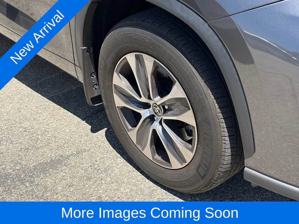 2024 Toyota Highlander LE